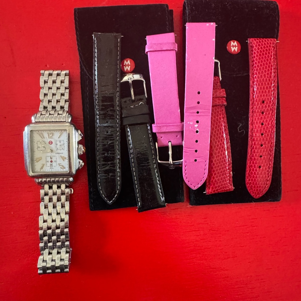 Silver Watch With Interchangeable Straps - image 1